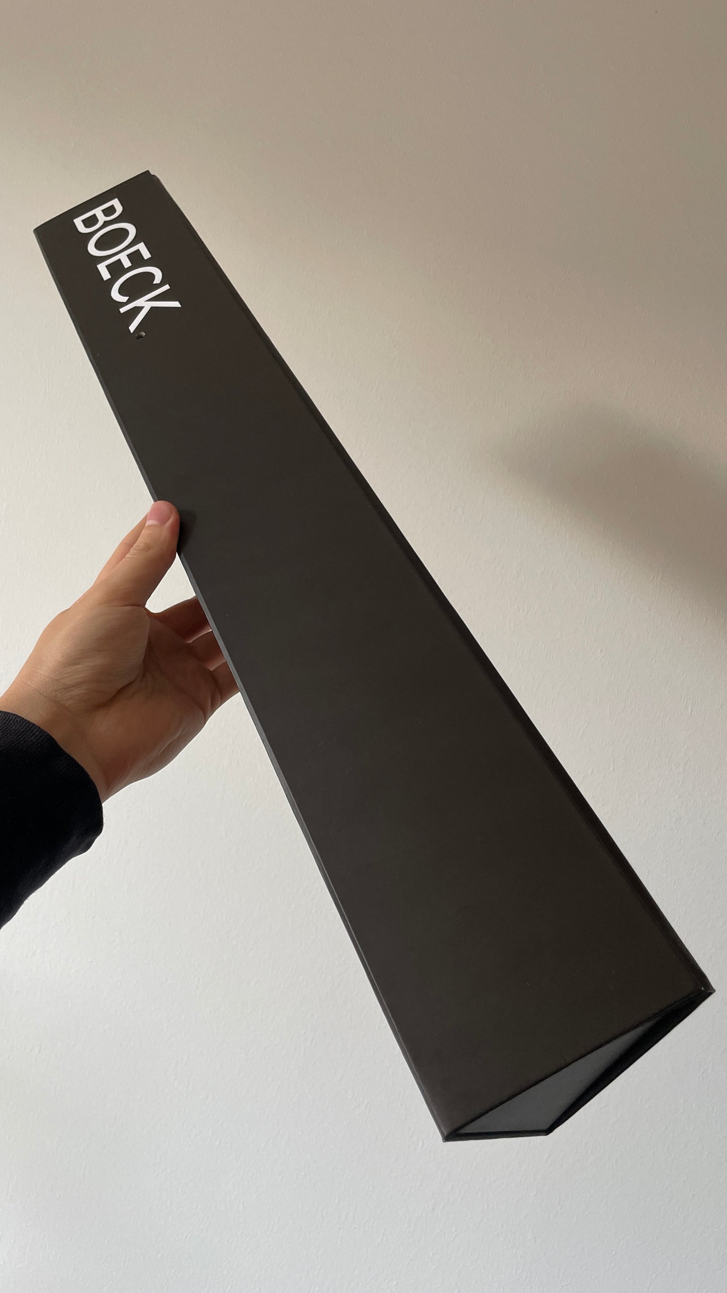 hængbar 012 Metall Weinregal aus Edelstahl für die Wand zur Waagerechten Lagerung von 12 Flaschen - made in Hamburg